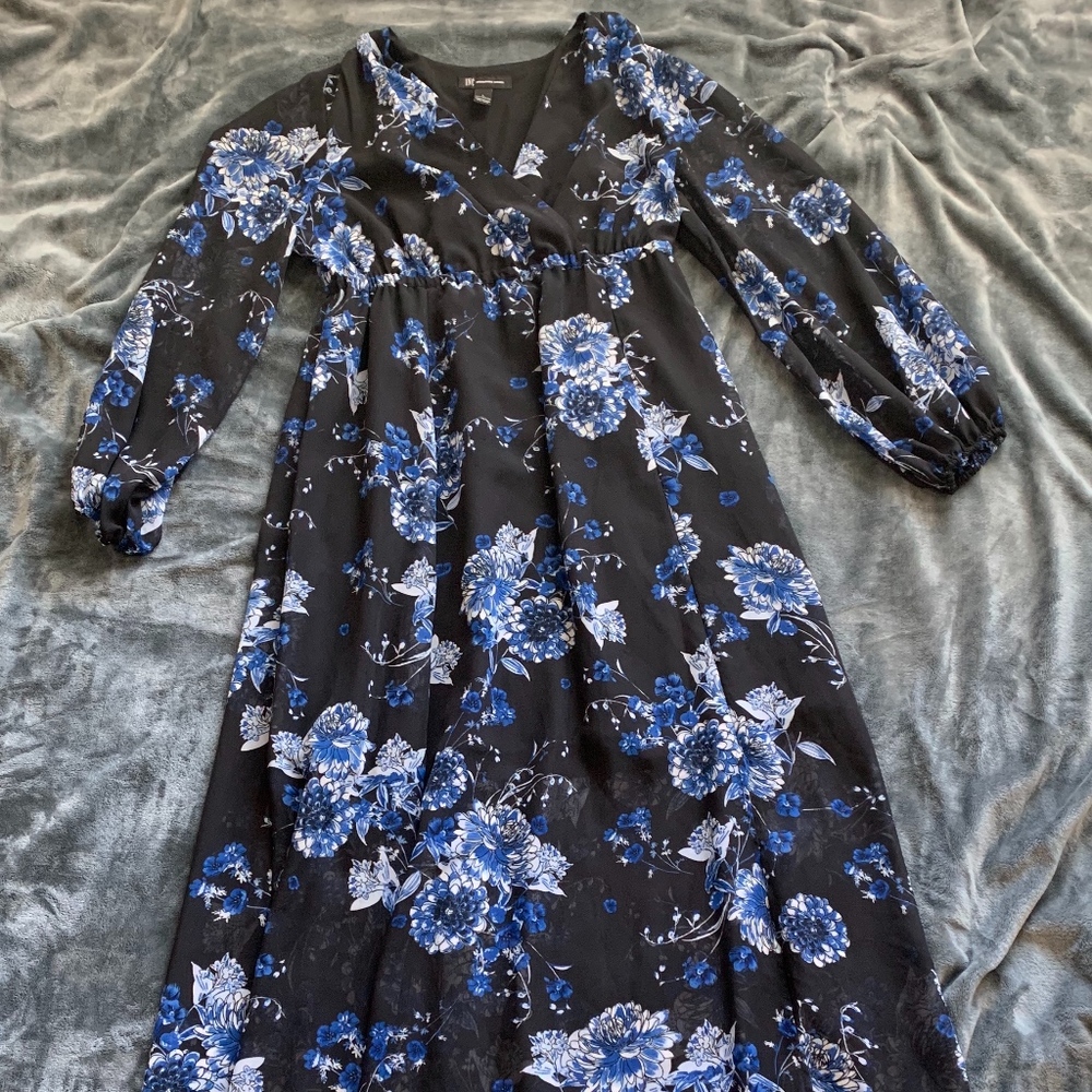 INC International Concepts Blue Floral V Neck